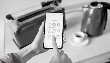 controlling-smart-kitchen-blacknwhite544x310